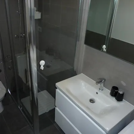 King With Private Parking Apartment *