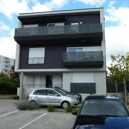 King With Private Parking Apartment Zadar