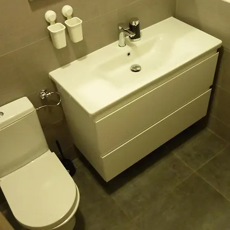 King With Private Parking Apartment *