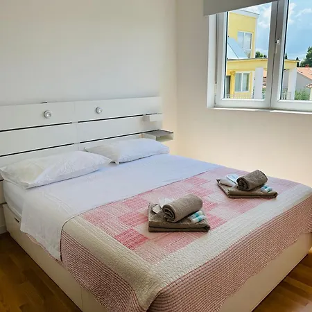 Apartment King With Private Parking *