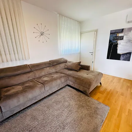 Apartment King With Private Parking