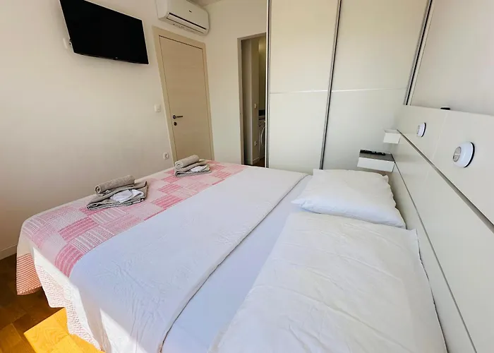 King With Private Parking Appartement Zadar