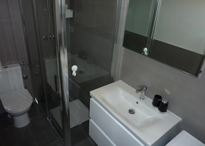 King With Private Parking Апартаменты *