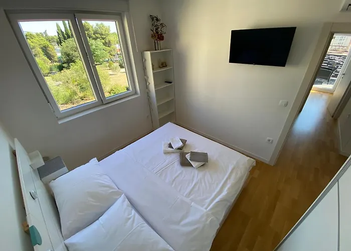 King With Private Parking Apartman Zadar