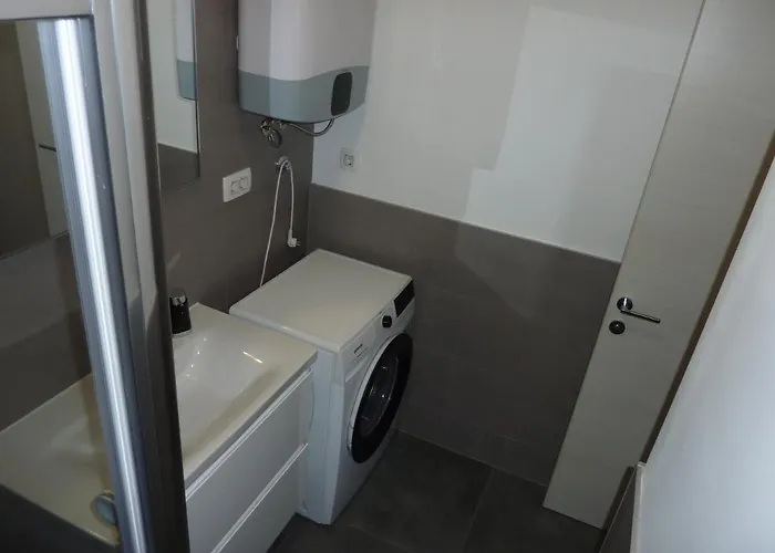 King With Private Parking Апартаменты *