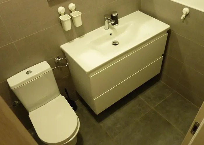 King With Private Parking Апартаменты *