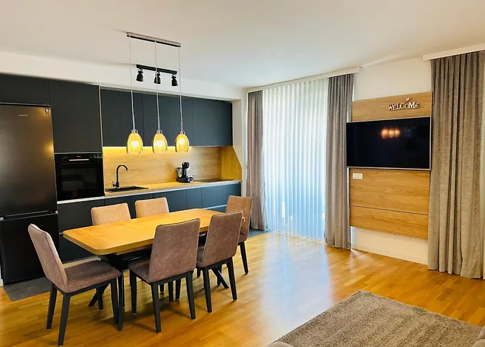 King With Private Parking