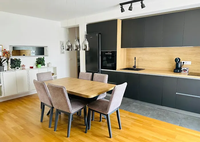 King With Private Parking Задар