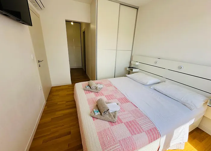 King With Private Parking Апартаменты *