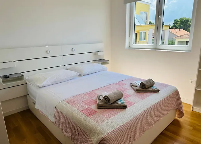 Апартаменты King With Private Parking *