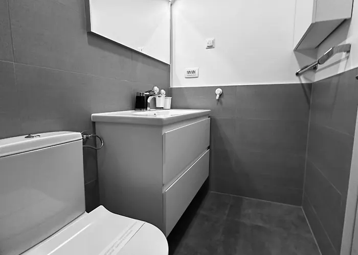 King With Private Parking 자다르