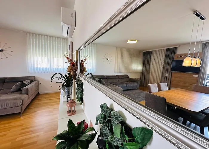 King With Private Parking *