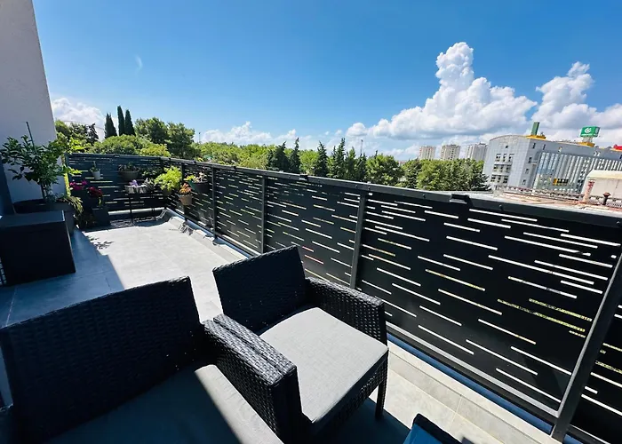 King With Private Parking Задар